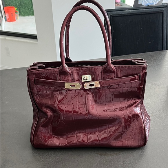 Elegant Burgundy Crocodile-Embossed Satchel - Picture 2 of 15